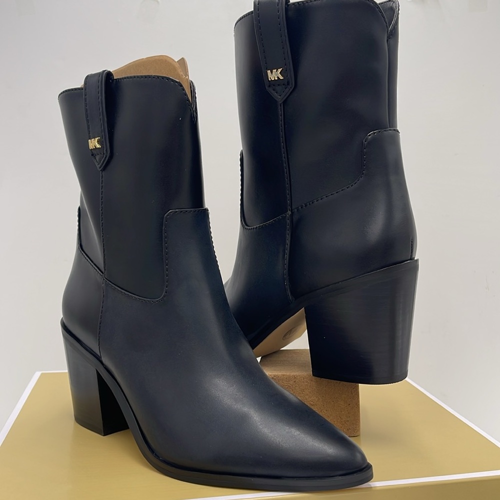 MICHAEL KORS WAVERLY HEELED BOOTIE FAUX LEATHER
49F4WVME5L
198102183704
BLACK - Picture 8 of 16
